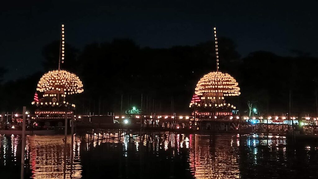 尾張津島天祭の巻き藁船登場シーン